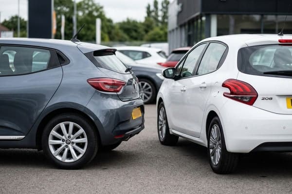 Illustration — Clio 5 ou Peugeot 208 : laquelle est la plus rassurante en occasion ?